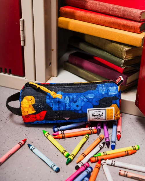 LEGO SETTLEMENT PENCIL CASE LITTLE HERSCHEL 1L